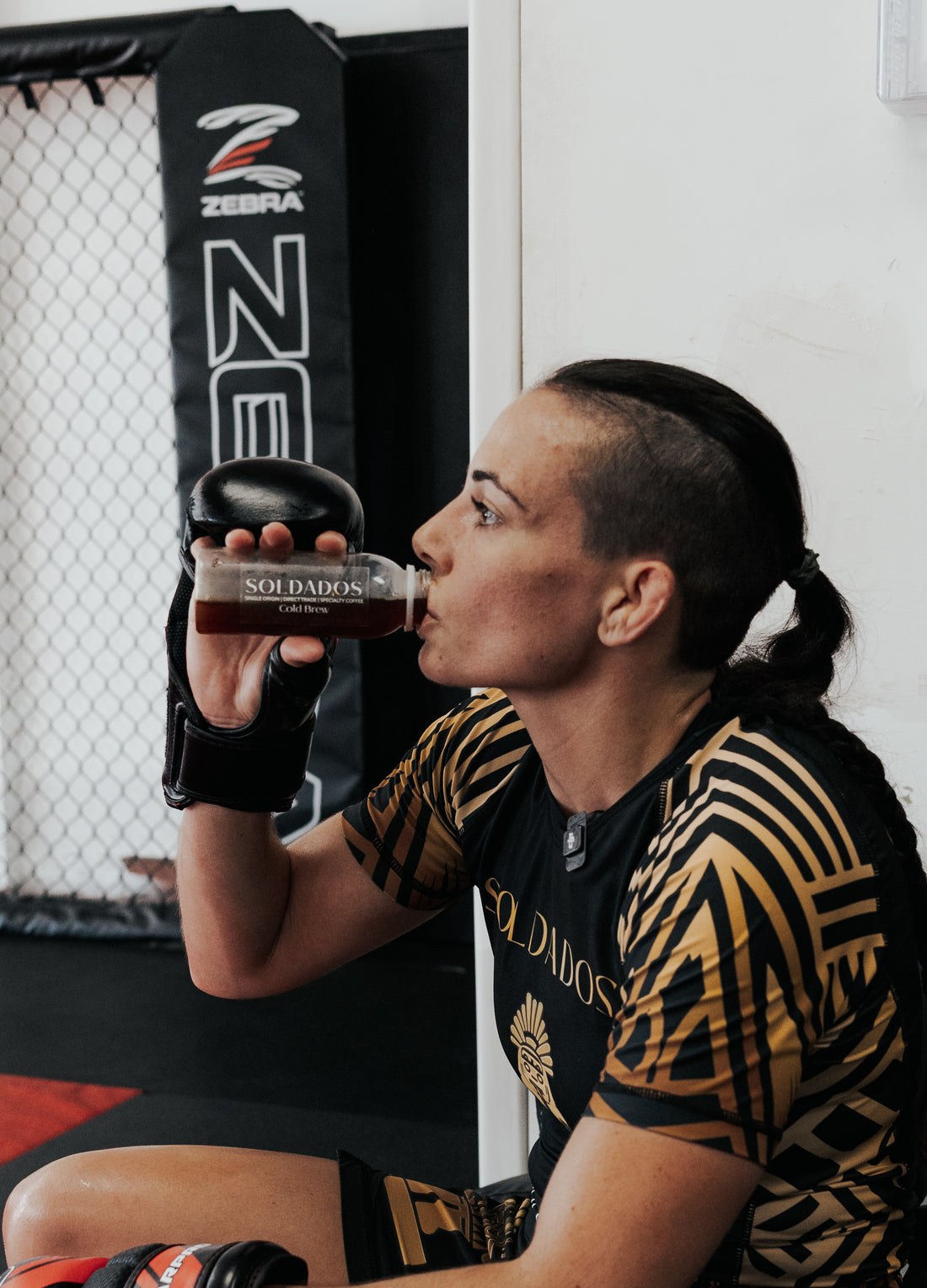 <img src="soldados-mma-rash-guard-unisex-fatima-kline.jpg" alt="Fatima Kline wearing MMA rash guard unisex by Soldados Coffee x ILSV Apparel Co.">